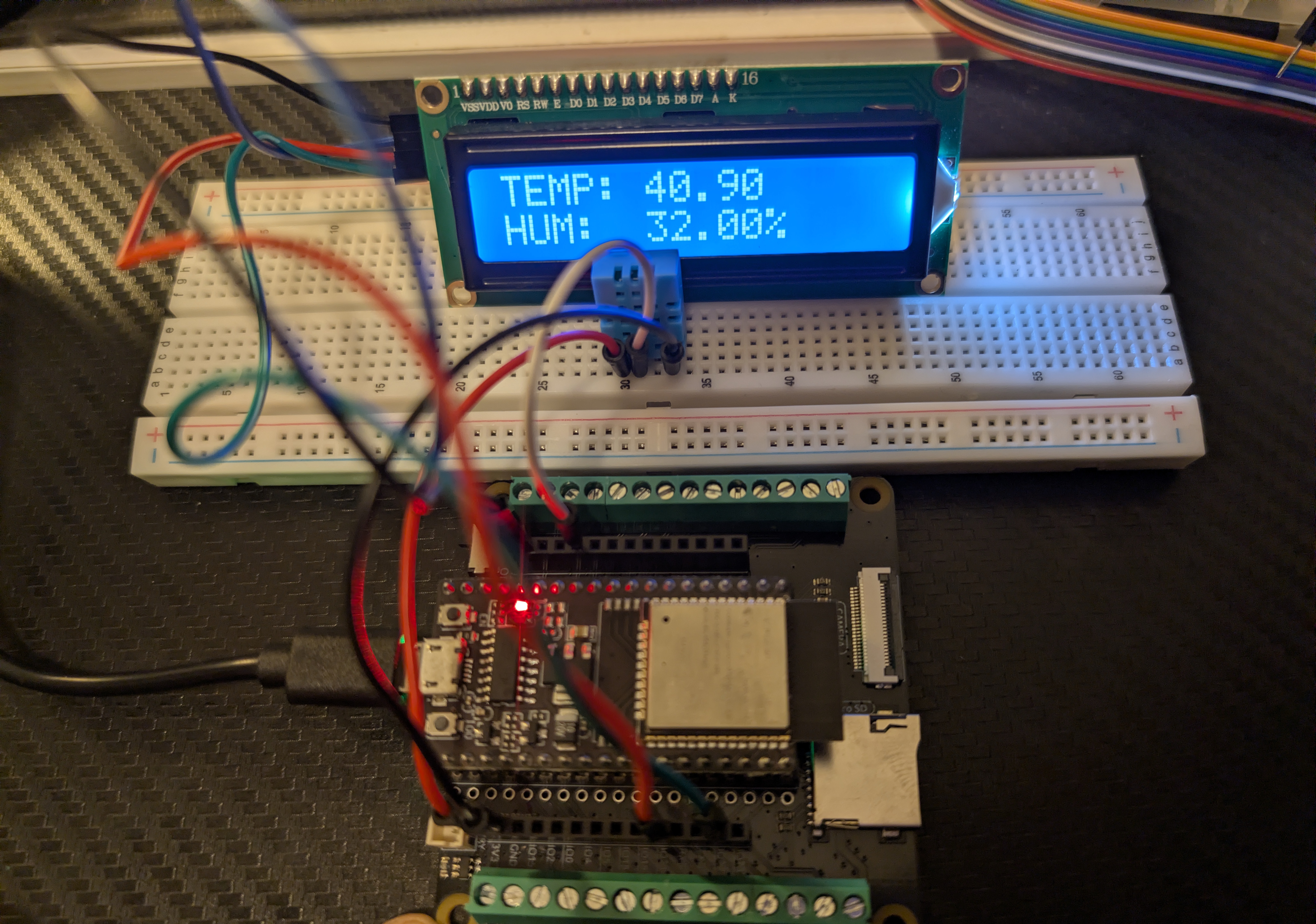 ESP32 con sensor y LCD
